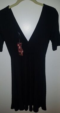 NWT SEXY v-neckline SM cocktail dress